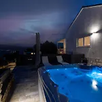 Adria شقة