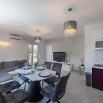Adria * تروغير