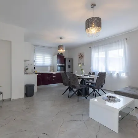 Apartament Adria *